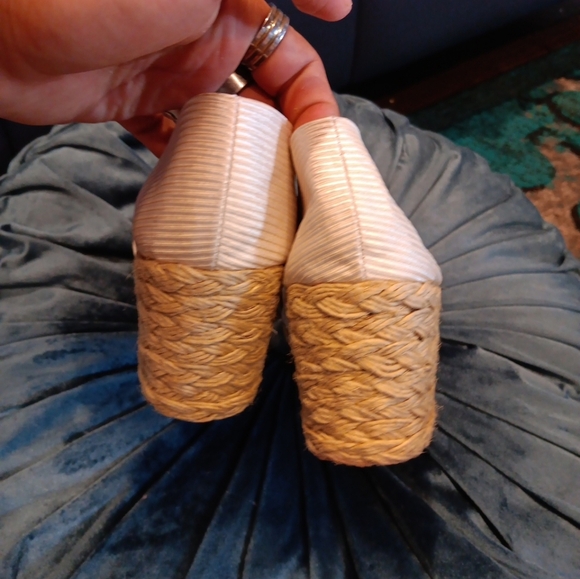 Ralph Lauren Cecilia Champagne Satin Stripe Wedge Heels Peep Toe 8.5b Semi New - Picture 4 of 7